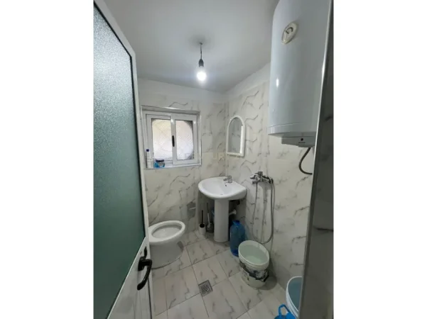 Tirane, jepet me qera apartament 2+1 Kati 0, 70 m² 500 € (muhamet gjollesha)