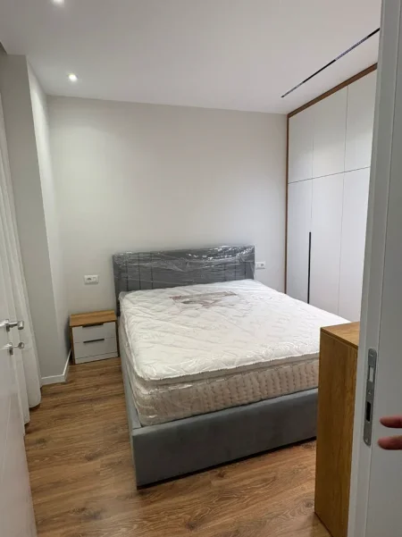 Tirane, jepet me qera apartament 1+1+Ballkon Kati 2, 62 m² 570 € (LAPRAKE)