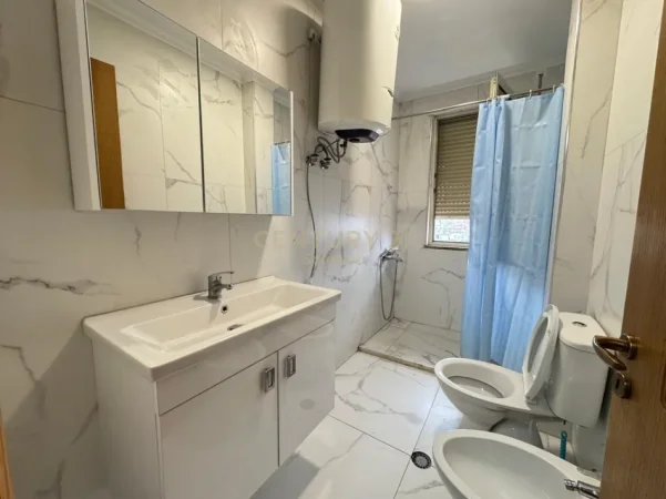 Tirane, jepet me qera apartament 2+1 Kati 5, 100 m² 450 € (astiri)