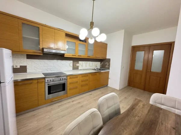 Tirane, jepet me qera apartament 2+1 Kati 5, 100 m² 450 € (astiri)