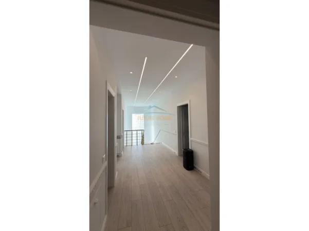 Tirane, jepet me qera Vile 5+1 , 315 m² 3.500 € (IBE , Prane Palma Nova)