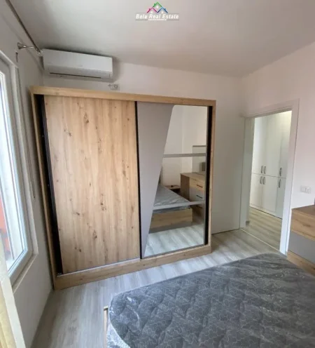 Tirane, jepet me qera apartament Kati 3, 60 m² 380 € (prane xhamise)