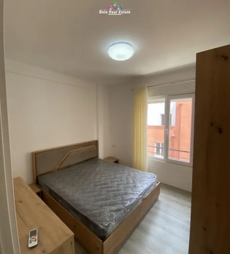 Tirane, jepet me qera apartament Kati 3, 60 m² 380 € (prane xhamise)