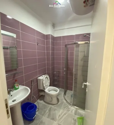 Tirane, jepet me qera apartament Kati 3, 60 m² 380 € (prane xhamise)