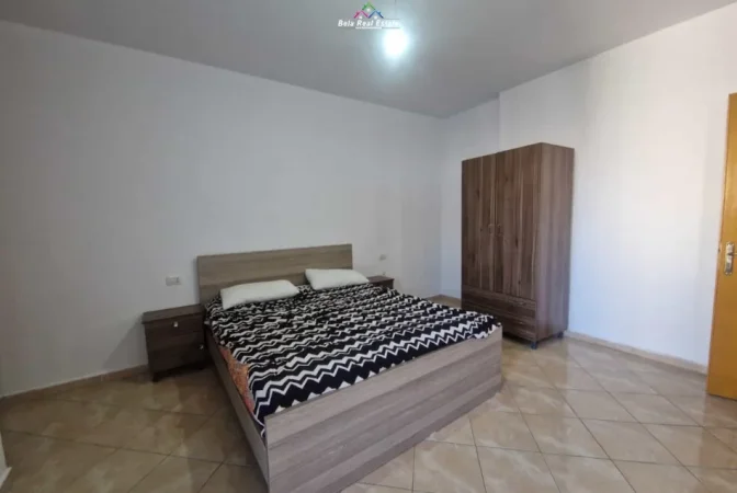Tirane, jepet me qera apartament 2+1+Ballkon Kati 6, 80 m² 450 € (prane KMY)