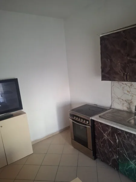 Tirane, jepet me qera apartament 1+1+Ballkon Kati 2, 75 m² 300 € (Don bosko)