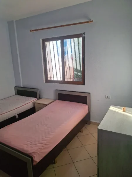 Tirane, jepet me qera apartament 1+1+Ballkon Kati 2, 75 m² 300 € (Don bosko)