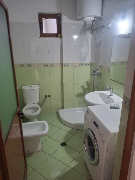 Tirane, jepet me qera apartament 1+1+Ballkon Kati 2, 75 m² 300 € (Don bosko)