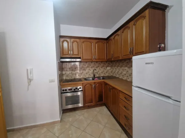 Tirane, jepet me qera apartament 2+1 Kati 6, 80 m² 450 € (Rruga 3 deshmoret)