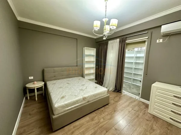 Tirane, jepet me qera apartament 3+1+2 Kati 1, 130 m² 1.300 € (KOPSHTI BOTANIK)