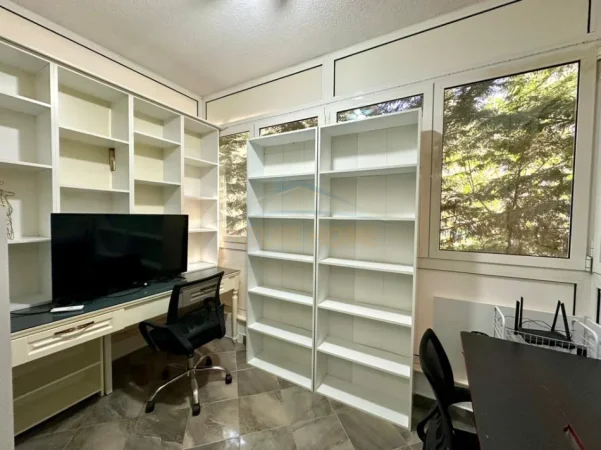 Tirane, jepet me qera apartament 3+1+2 Kati 1, 130 m² 1.300 € (KOPSHTI BOTANIK)