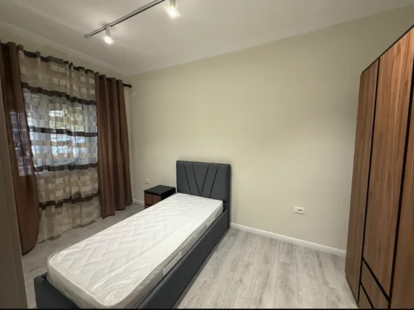 Tirane, jepet me qera apartament 2+1 Kati 0, 80 m² 850 € (Rruga “Vaso Pasha”, prane Gardes)