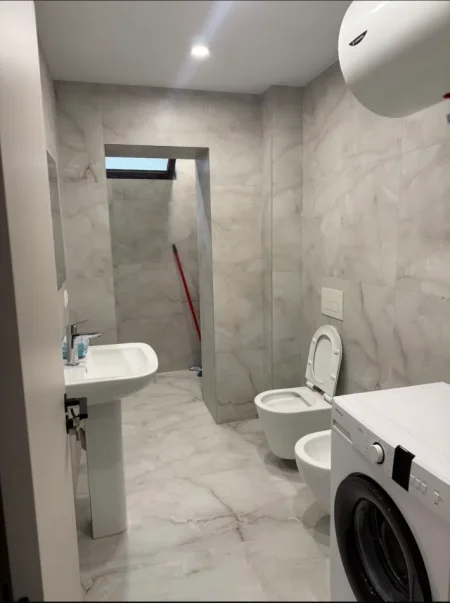 Tirane, jepet me qera apartament 2+1 Kati 0, 80 m² 850 € (Rruga “Vaso Pasha”, prane Gardes)