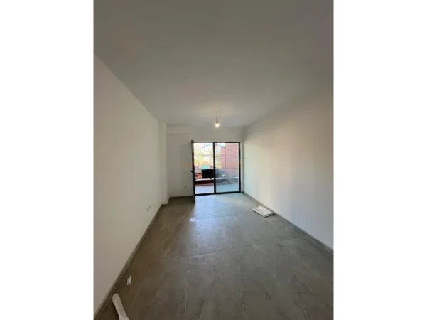 Tirane, jepet me qera ambjent biznesi Kati 1, 97 m² 1.300 € (MYSLYM SHYRI)