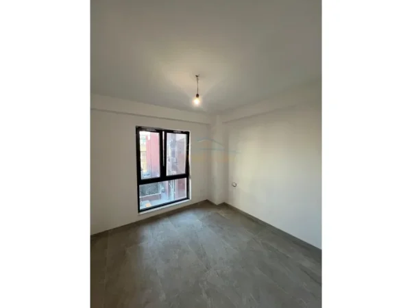 Tirane, jepet me qera ambjent biznesi Kati 1, 97 m² 1.300 € (MYSLYM SHYRI)