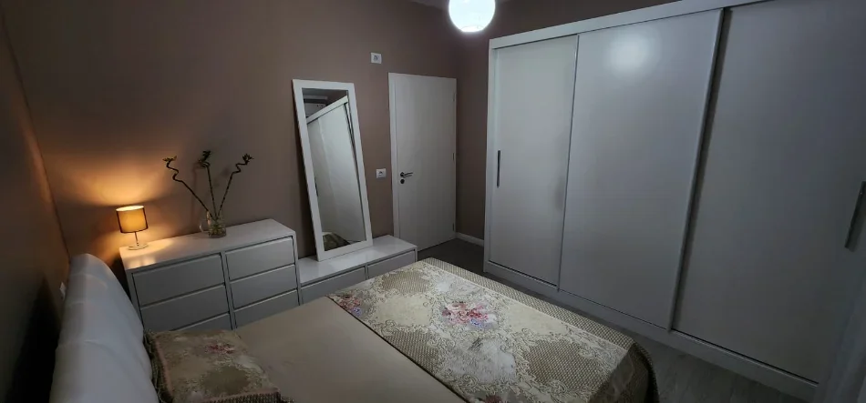 Tirane, jepet me qera apartament 1+1+Ballkon Kati 3, 78 m²,Cmimi 78.000 Lekë te Reja (Rruga Islam Alla, Midis Myslym Shyri dhe Rrugës Kavajës, Tiranë)