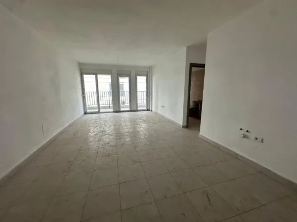 Tirane, jepet me qera apartament 2+1+Ballkon Kati 3, 100 m² 450 € (Rryga 5 Maji)