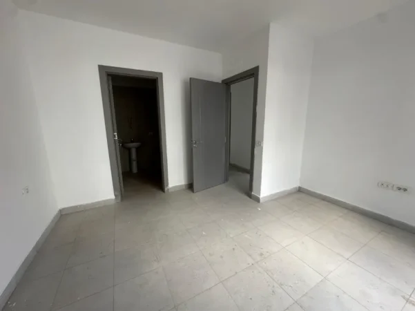 Tirane, jepet me qera apartament 2+1+Ballkon Kati 3, 100 m² 450 € (Rryga 5 Maji)
