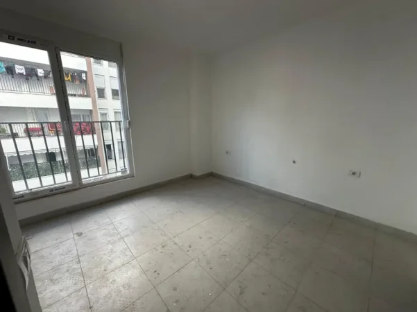 Tirane, jepet me qera apartament 2+1+Ballkon Kati 3, 100 m² 450 € (Rruga 5 Maji)