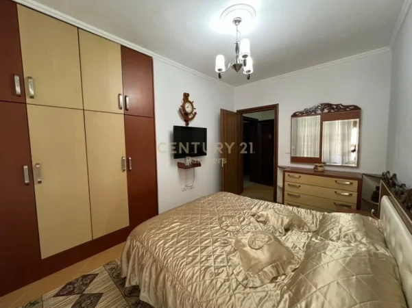 Tirane, jepet me qera apartament 2+1 Kati 2, 100 m² 550 € (don bosko)