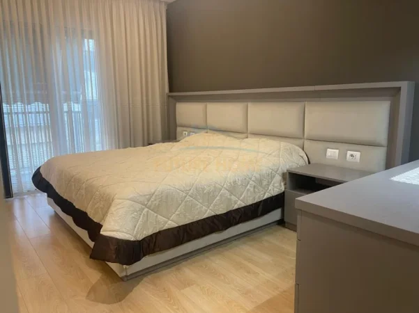 SHITET APARTAMENT 3+1+POST PARKIMI, RRUGA E KOSOVAREVE