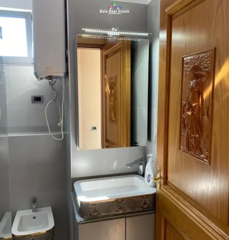 Tirane, jepet me qera apartament 1+1 Kati 9, 65 m² 600 € (Rruga Islam Alla)