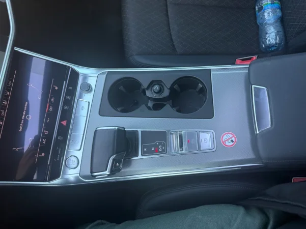 Tirane, shitet SUV Nafte, e zeze automatik Klima 156.000 km 29.000 €