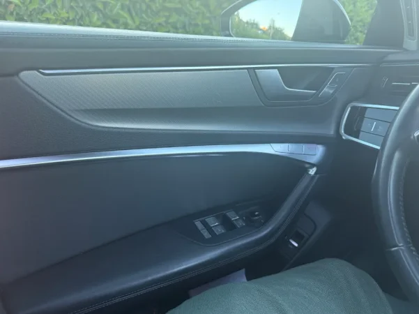 Tirane, shitet SUV Nafte, e zeze automatik Klima 156.000 km 29.000 €