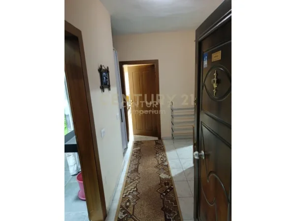Tirane, jepet me qera apartament 2+1 Kati 2, 120 m² 500 € (dritan hoxha)