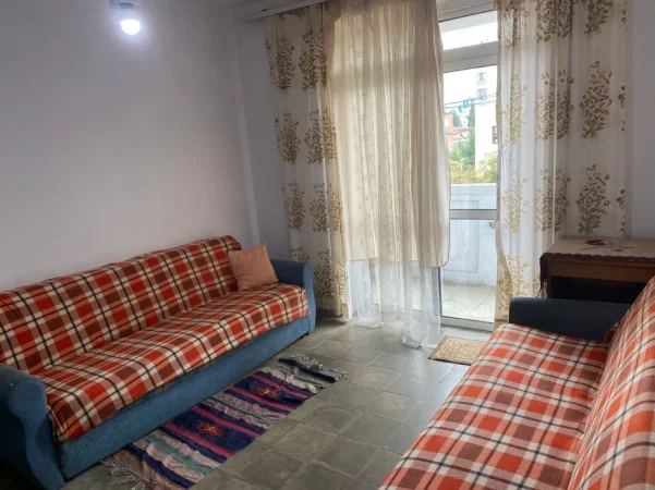 Tirane, jepet me qera apartament 2+1+Ballkon Kati 3, 87 m² 450 € (rruga e Dibres tek Medreseja Tirane)