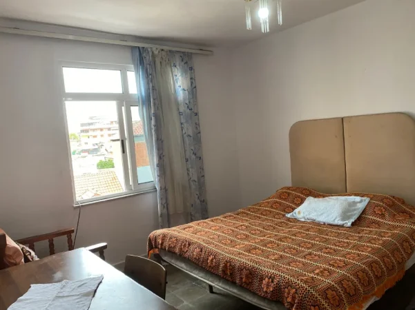 Tirane, jepet me qera apartament 2+1+Ballkon Kati 3, 87 m² 450 € (rruga e Dibres tek Medreseja Tirane)