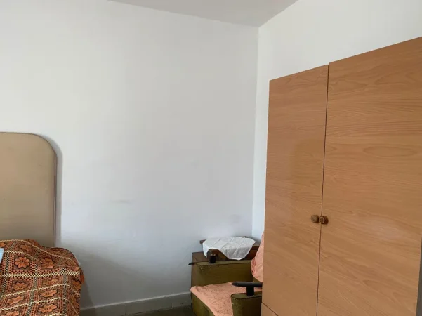 Tirane, jepet me qera apartament 2+1+Ballkon Kati 3, 87 m² 450 € (rruga e Dibres tek Medreseja Tirane)