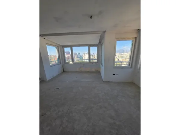 Tirane, shitet apartament 1+1+Ballkon Kati 10, 86 m² (Ekspozita)