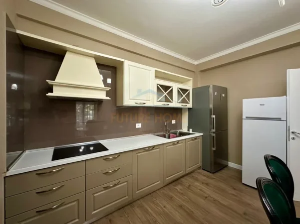 Tirane, jepet me qera apartament 3+1+Ballkon Kati 1, 130 m² 1.300 € (Kopshti Botanik)