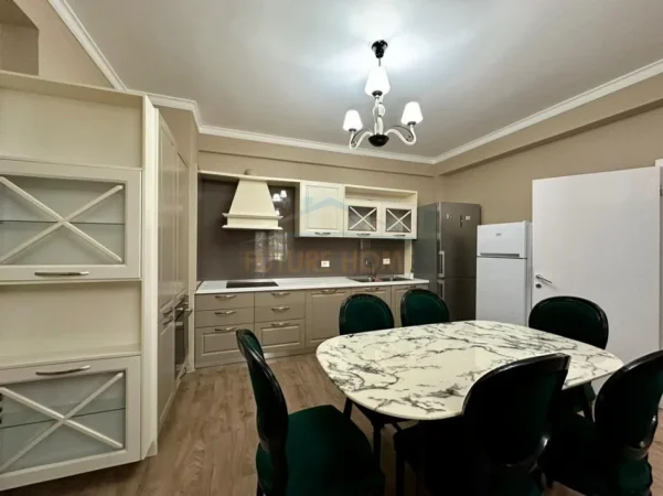 Tirane, jepet me qera apartament 3+1+Ballkon Kati 1, 130 m² 1.300 € (Kopshti Botanik)