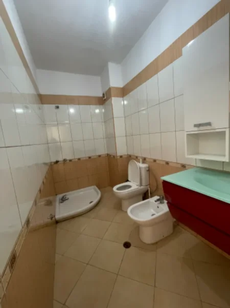 Tirane, shitet apartament 2+1+Ballkon Kati 6, 112 m² 160.000 € (Rruga teodor keko)