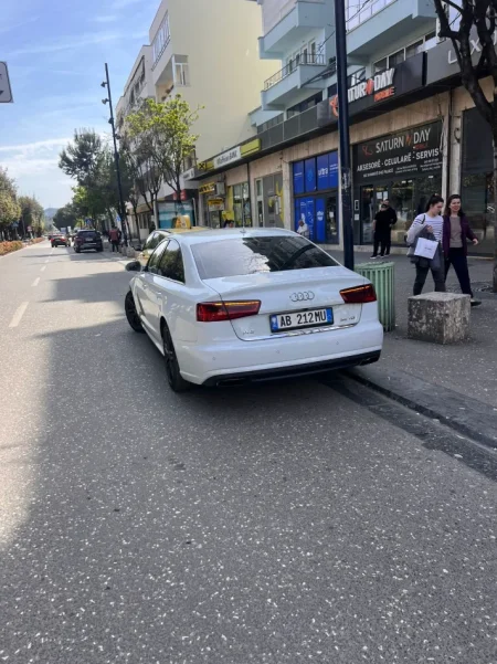 Tirane, shes makine Audi A6 2016 Full Nafte, e bardhë automatik Kondicioner 218.000 km 13.000 €