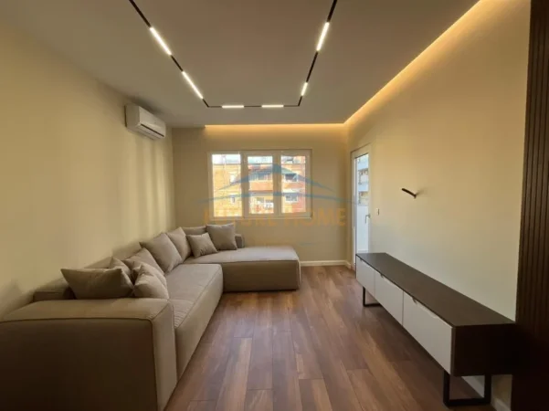 Tirane, shitet apartament 1+1+Ballkon Kati 3, 53 m² 155.000 € (Mine Peza)