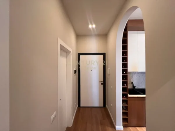 Tirane, shitet apartament 1+1 Kati 4, 59 m² 155.000 € (pallati me shigjeta)