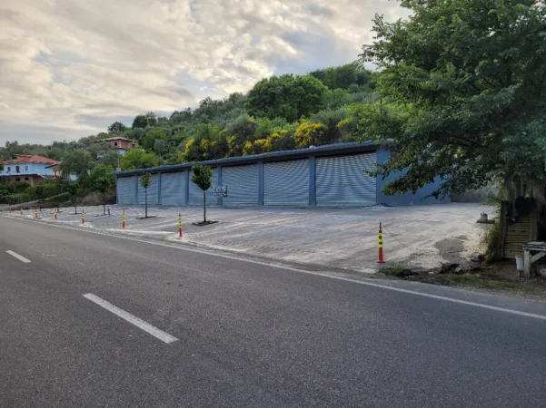 Elbasan, jepet me qera ambjent biznesi , 430 m² 1.100 € 