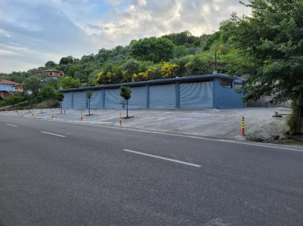 Elbasan, jepet me qera ambjent biznesi , 430 m² 1.100 € 