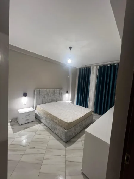 Tirane, jepet me qera apartament 2+1 Kati 8, 80 m² 400 € (Universiteti Bujqesor Kamez)
