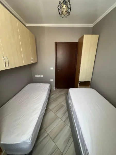 Tirane, jepet me qera apartament 2+1 Kati 8, 80 m² 400 € (Universiteti Bujqesor Kamez)