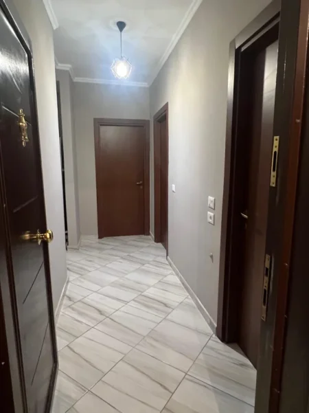 Tirane, jepet me qera apartament 2+1 Kati 8, 80 m² 400 € (Universiteti Bujqesor Kamez)