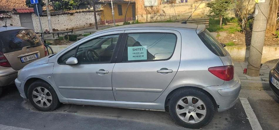 Tirane, shitet makine Peugeot 307 Nafte, 120.000 Lek