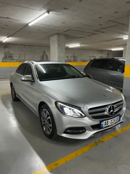 Tirane, shes Benz C class Nafte, e argjendtë automatik Klima 150 km 14.000 €