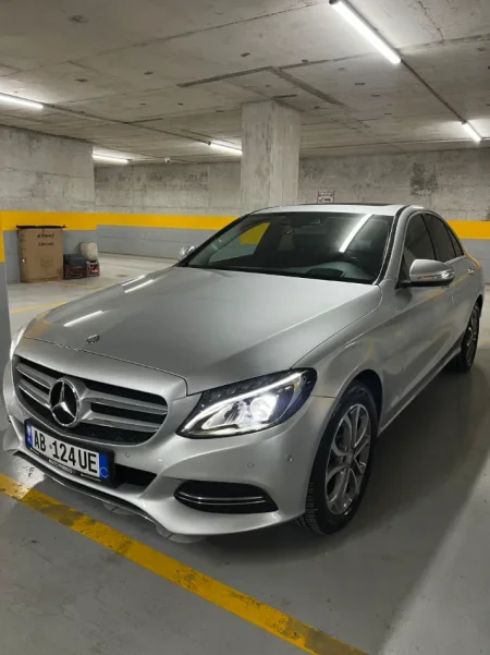 Tirane, shes Benz C class Nafte, e argjendtë automatik Klima 150 km 14.000 €