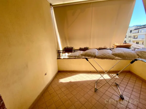 Tirane, shitet apartament 3+1 Kati 8, 200 m² 420.000 € 