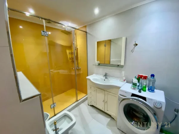 Tirane, shitet apartament 3+1 Kati 8, 200 m² 420.000 € 