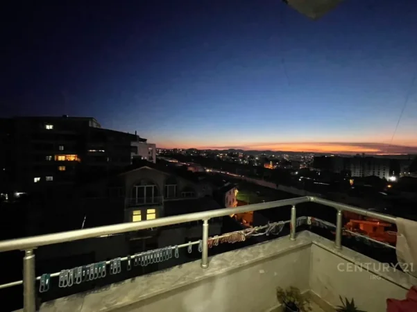 Tirane, jepet me qera apartament 2+1 Kati 7, 115 m² 500 € 